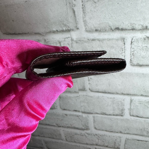 LOUIS VUITTON BORDEAUX COWHIDE LEATHER CUFFLINK POUCH IN UNUSED
AS NEW CONDITION - Picture 4 of 12